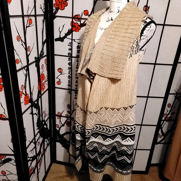 G.H. Bass & Co Ladies Acrylic Earthy Colors Aztec Art Vest Sleeveless/Size Small - Picture 1 of 8